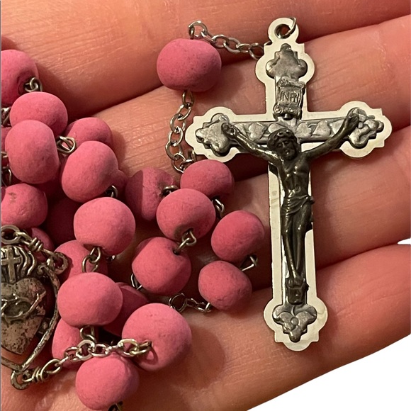 Vintage pink bead Silver cross crucifix rosary Italy Catholic necklace - Picture 3 of 10